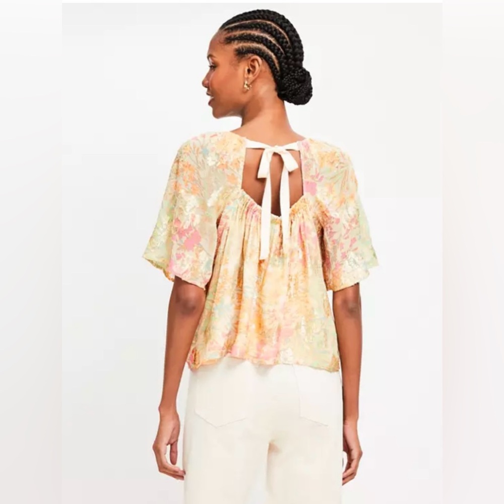 LOFT Shimmer Floral Pastel Top
SIZE MEDIUM **LIKE NEW** - Picture 5 of 16
